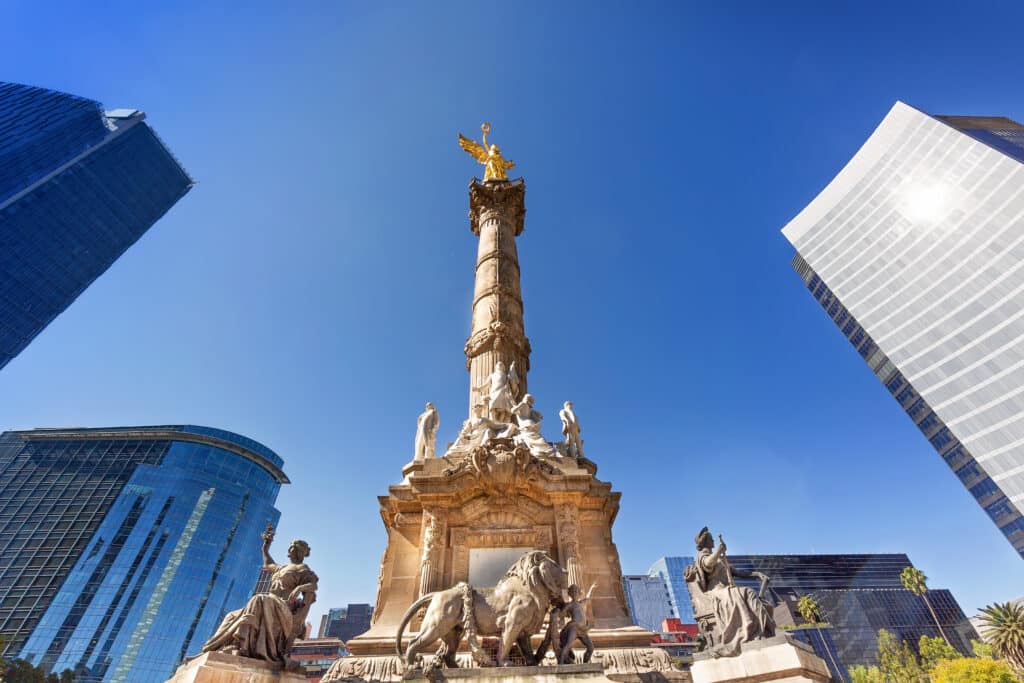 Monumento do Anjo da Independência localizado na Rua Reforma