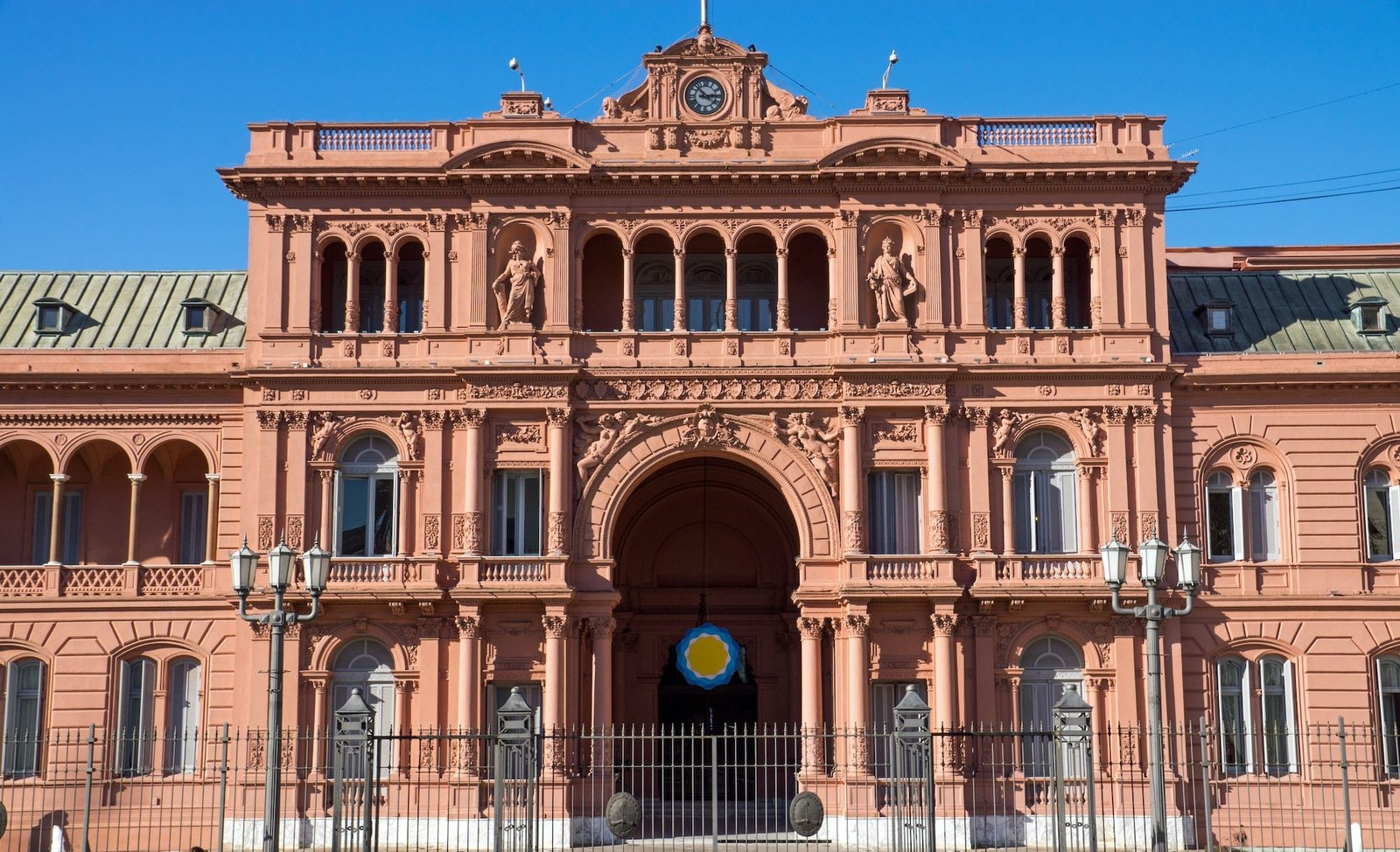 visit casa rosada tour